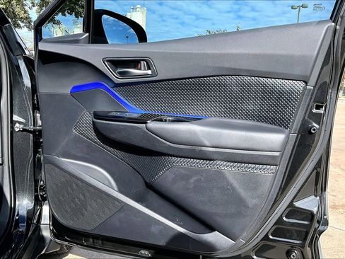 Used 2022 Toyota C-HR XLE image 22