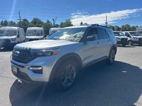 Used 2023 Ford Explorer XLT w/ Equipment Group 202A AWD/4WD image 1