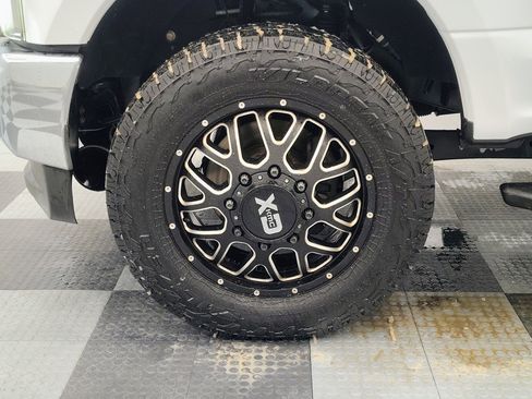 Used 2017 Ford F350 Lariat w/ Lariat Value Package image 19