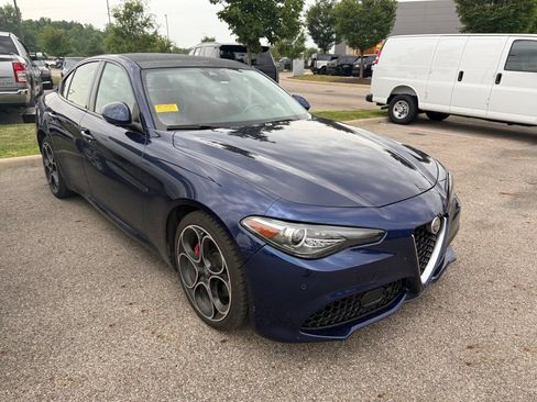 Used 2019 Alfa Romeo Giulia Ti Sport w/ Quick Order Package 22S Sport AWD/4WD image 3