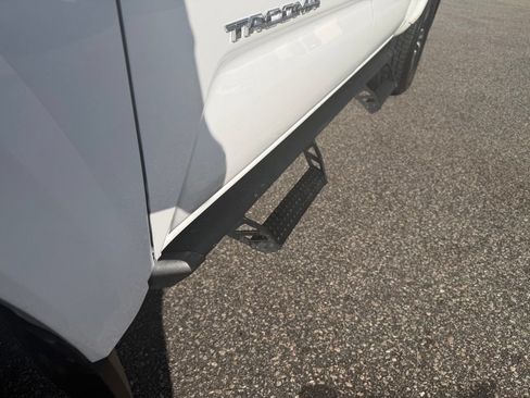 Used 2018 Toyota Tacoma TRD Sport w/ Technology Package AWD/4WD image 13