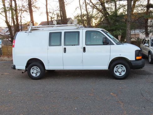 Used 2015 Chevrolet Express 2500 image 6
