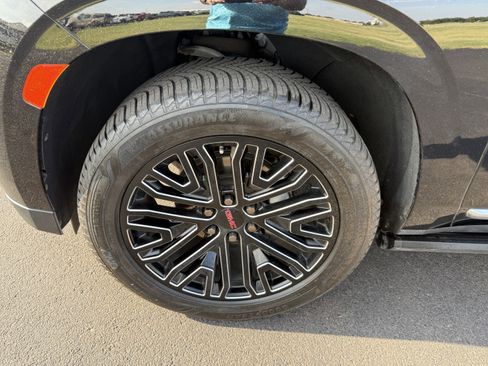 Used 2022 GMC Yukon Denali AWD/4WD image 5