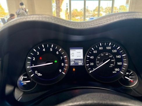 Used 2016 INFINITI Q70 Hybrid w/ Deluxe Touring Package image 18