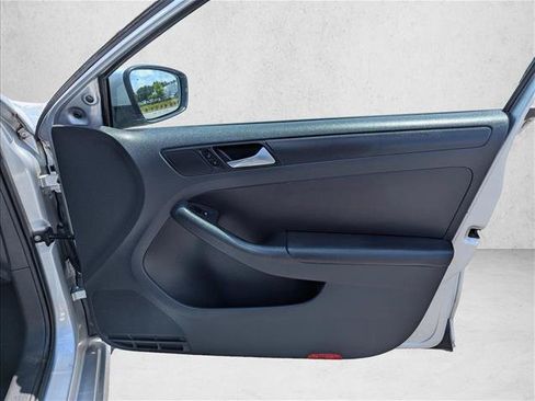 Used 2012 Volkswagen Jetta SE FWD image 26