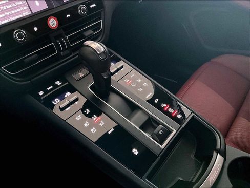 Used 2025 Porsche Macan image 20