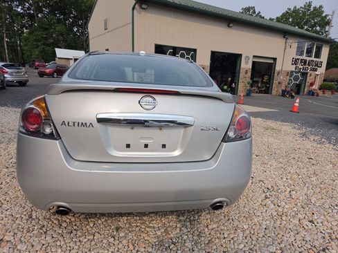 Used 2011 Nissan Altima 2.5 SL w/ Technology Pkg FWD image 5