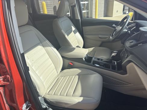 Used 2019 Ford Escape SEL image 30