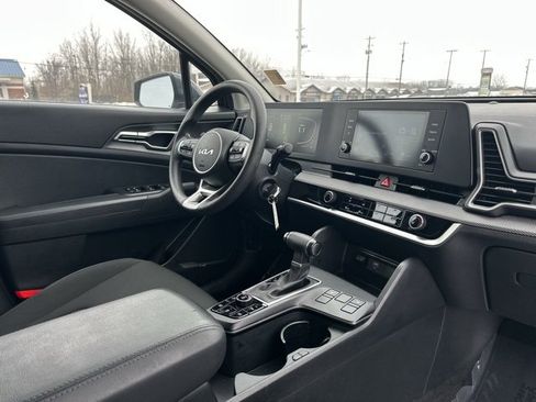 Used 2023 Kia Sportage LX image 9