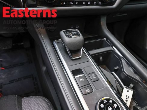 Used 2023 Nissan Pathfinder SV w/ SV Premium Package AWD/4WD image 13