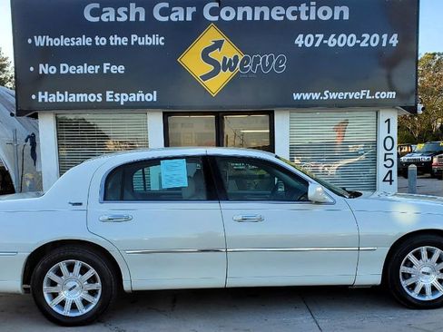 Used 2006 Lincoln Town Car Signature Limited image 6