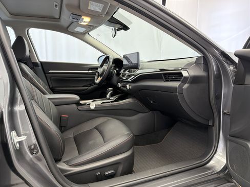 Certified 2024 Nissan Altima 2.5 SR w/ SR Premium Package FWD image 9