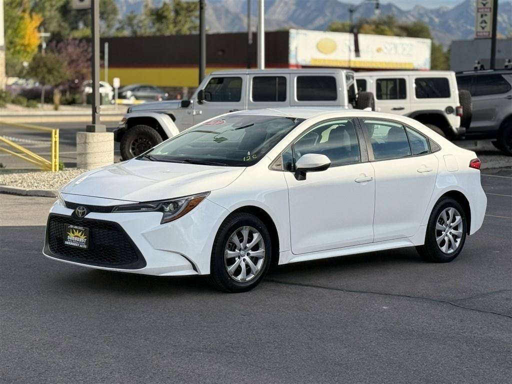 Used 2021 Toyota Corolla LE FWD image 3