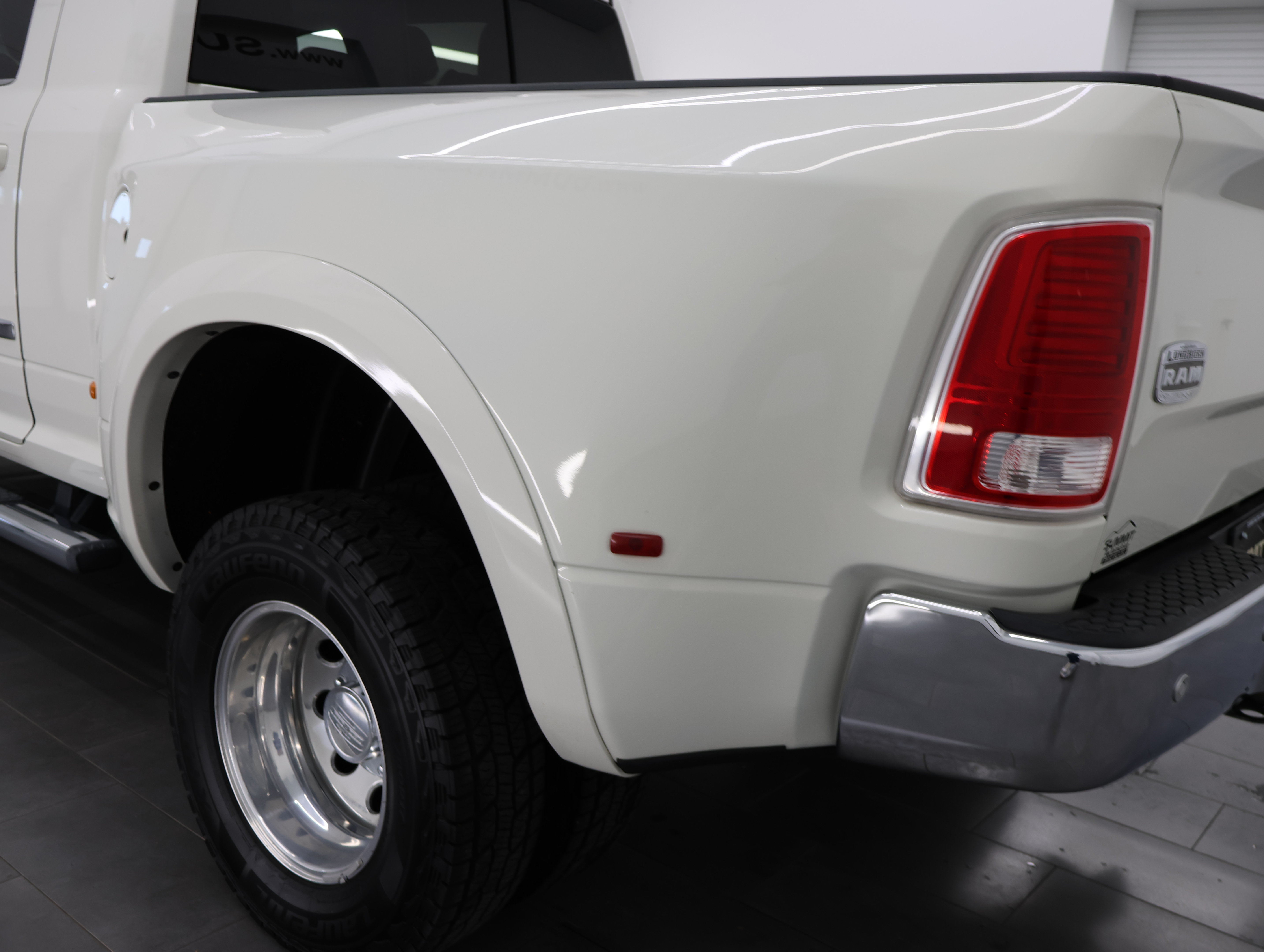 Used 2017 RAM 3500 Laramie Longhorn w/ Convenience Group AWD/4WD image 32