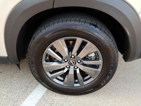 Certified 2025 Nissan Pathfinder SV FWD image 8