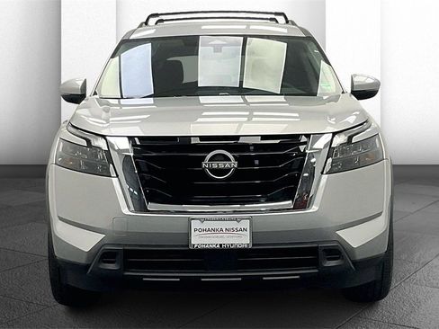 Certified 2025 Nissan Pathfinder SV image 2