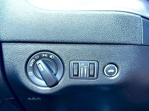 Used 2023 Dodge Charger SXT image 35