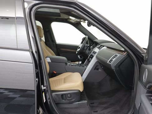 Used 2025 Land Rover Discovery Dynamic SE image 21