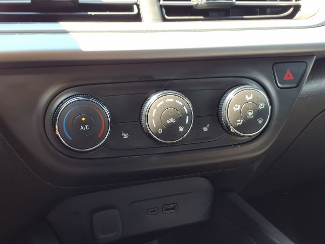 Used 2024 Chevrolet Trax RS FWD image 8