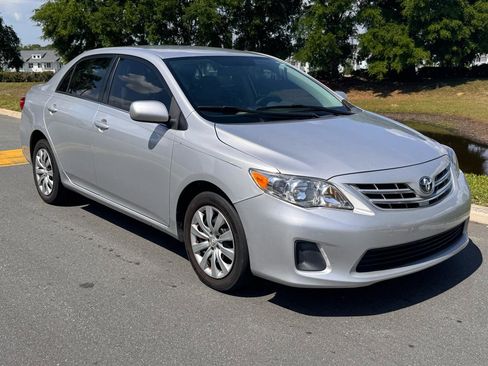 Used 2013 Toyota Corolla LE image 20
