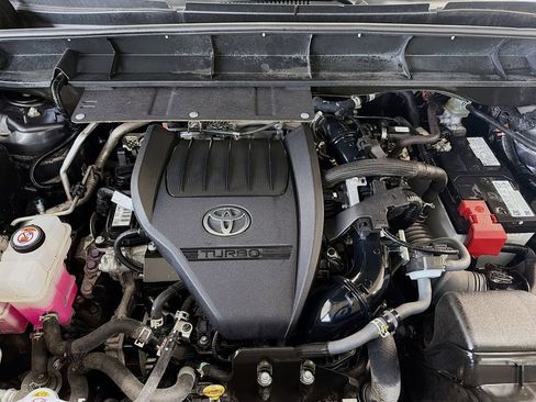 Used 2023 Toyota Highlander XLE AWD/4WD image 32
