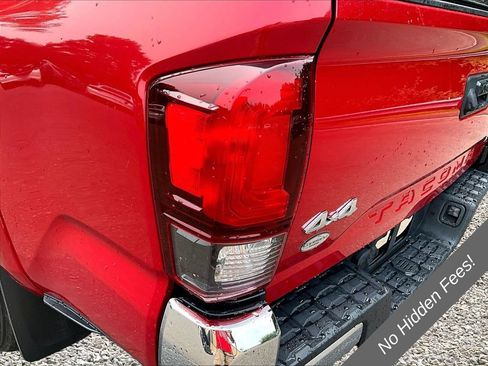Used 2018 Toyota Tacoma SR5 AWD/4WD image 26