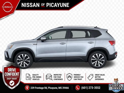 Used 2024 Volkswagen Taos SE FWD image 2