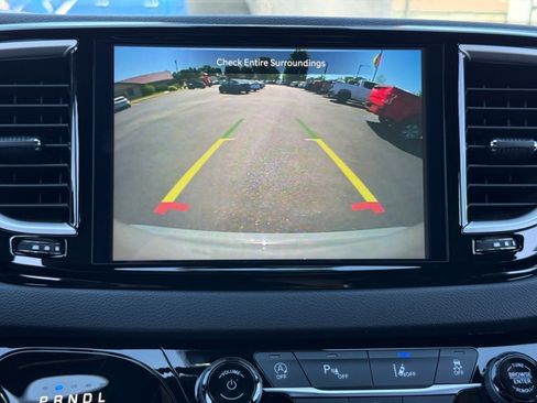 Used 2025 Chrysler Pacifica Select FWD image 13