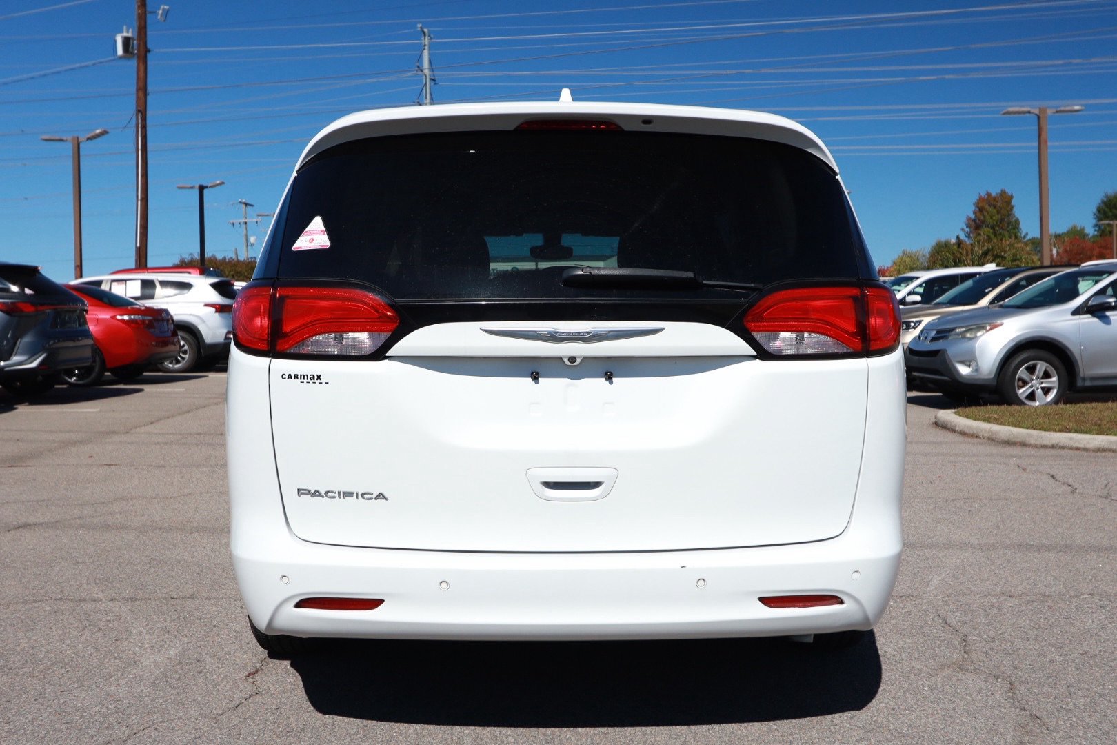 Used 2017 Chrysler Pacifica Touring w/ Tire & Wheel Group FWD image 4
