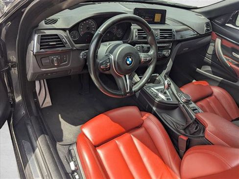 Used 2018 BMW M4 Convertible RWD image 4