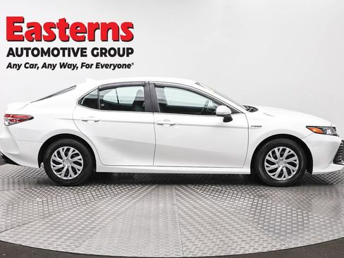 Used 2020 Toyota Camry LE image 4