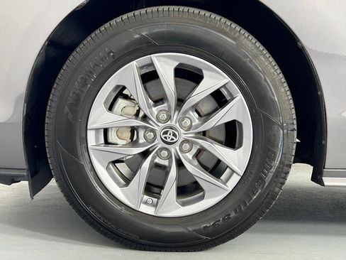Used 2024 Toyota Sienna LE w/ LE Plus Package AWD/4WD image 35