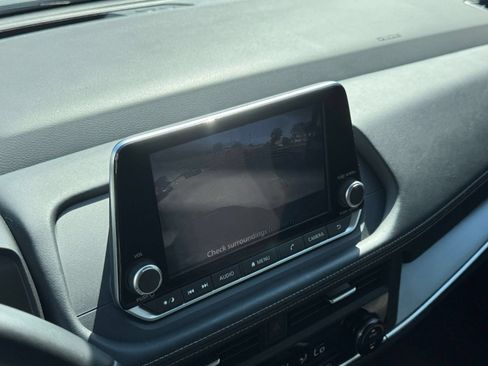 Used 2025 Nissan Rogue SV FWD image 25