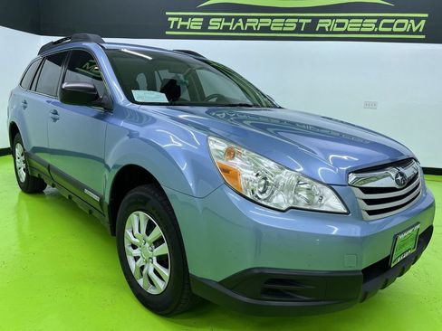 Used 2011 Subaru Outback 2.5i AWD/4WD image 2