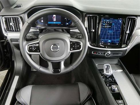 Used 2024 Volvo S60 B5 Plus image 16