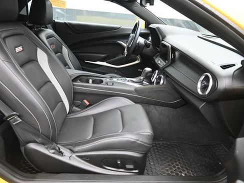 Used 2018 Chevrolet Camaro SS RWD image 7