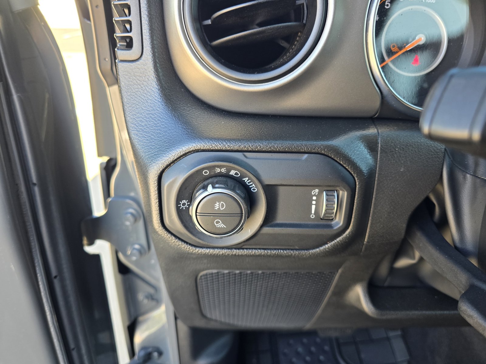 Used 2023 Jeep Gladiator Sport AWD/4WD image 20