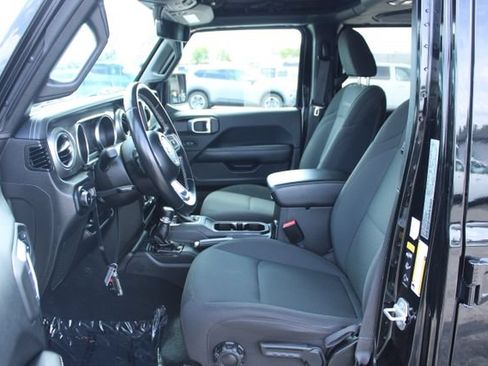 Used 2022 Jeep Wrangler Unlimited Sahara AWD/4WD image 38