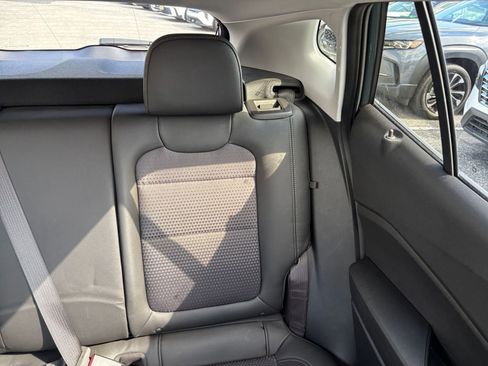 Used 2025 Chevrolet Trax LT w/ LT Convenience Package FWD image 36