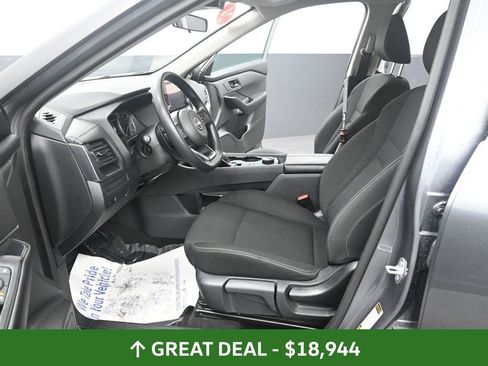 Used 2024 Nissan Rogue S image 32