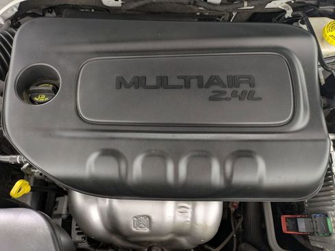 Certified 2023 Jeep Cherokee Altitude Lux image 30