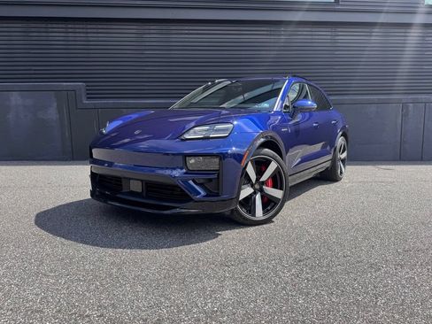 Certified 2025 Porsche Macan Turbo Electric AWD/4WD image 6