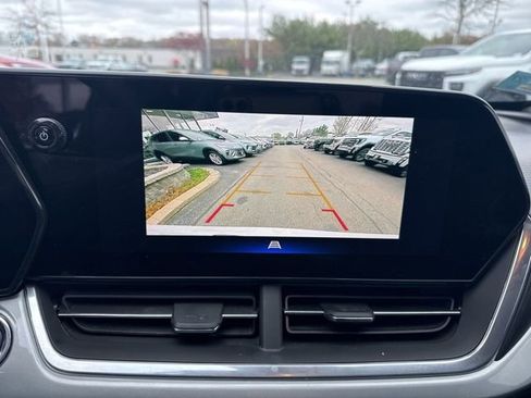 Used 2024 Chevrolet Trax LT FWD image 24