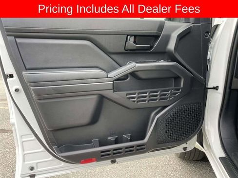 Used 2025 Toyota Tacoma SR AWD/4WD image 16