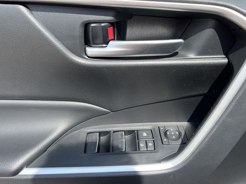 Used 2025 Toyota RAV4 XLE AWD/4WD image 19