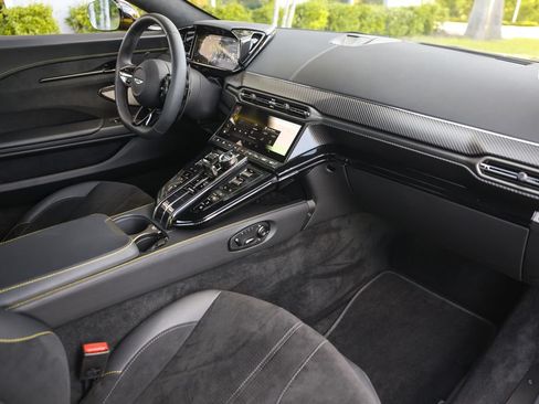 Used 2025 Aston Martin V8 Vantage Coupe RWD image 50
