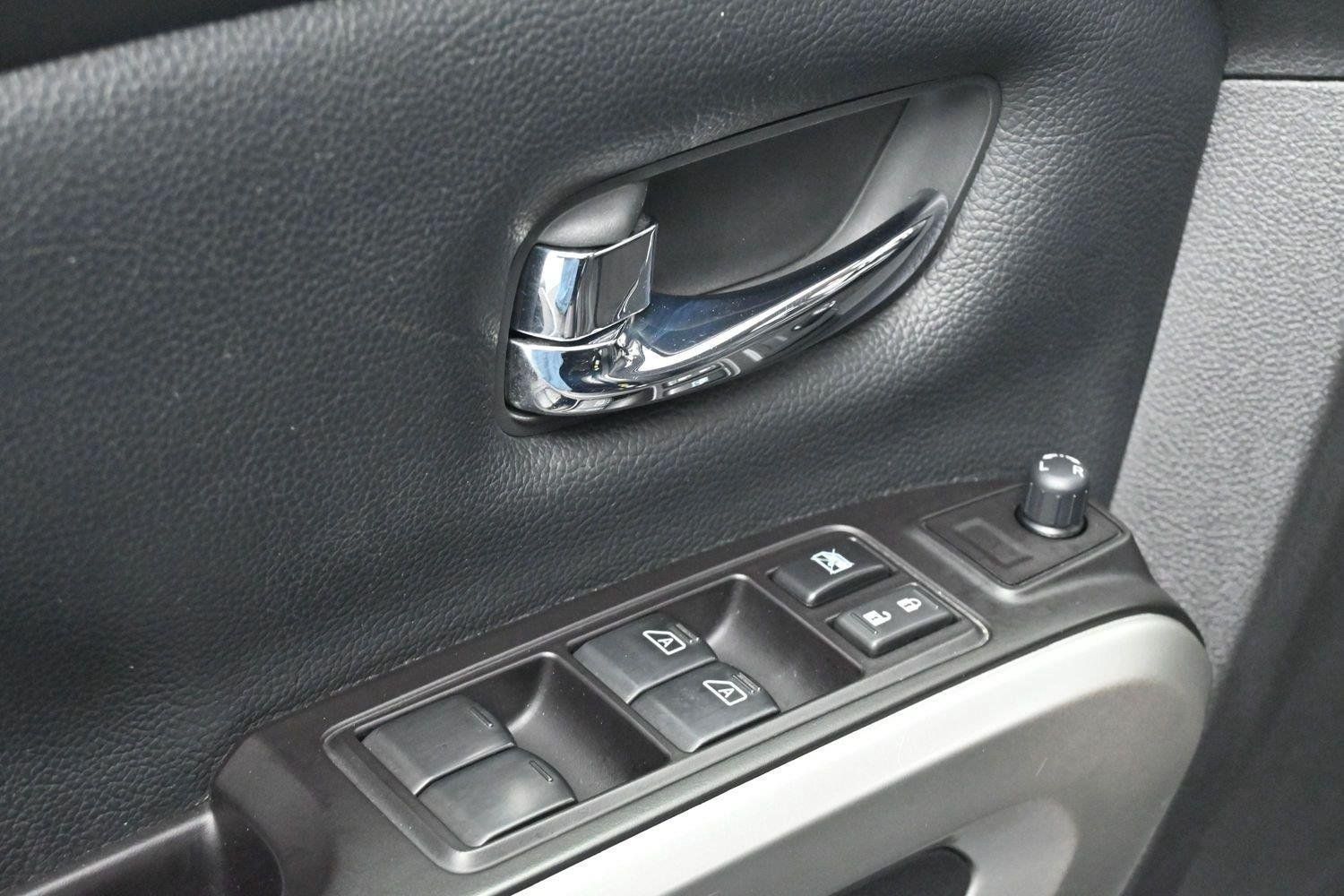 Used 2020 Nissan Titan SV w/ SV Convenience Package AWD/4WD image 10
