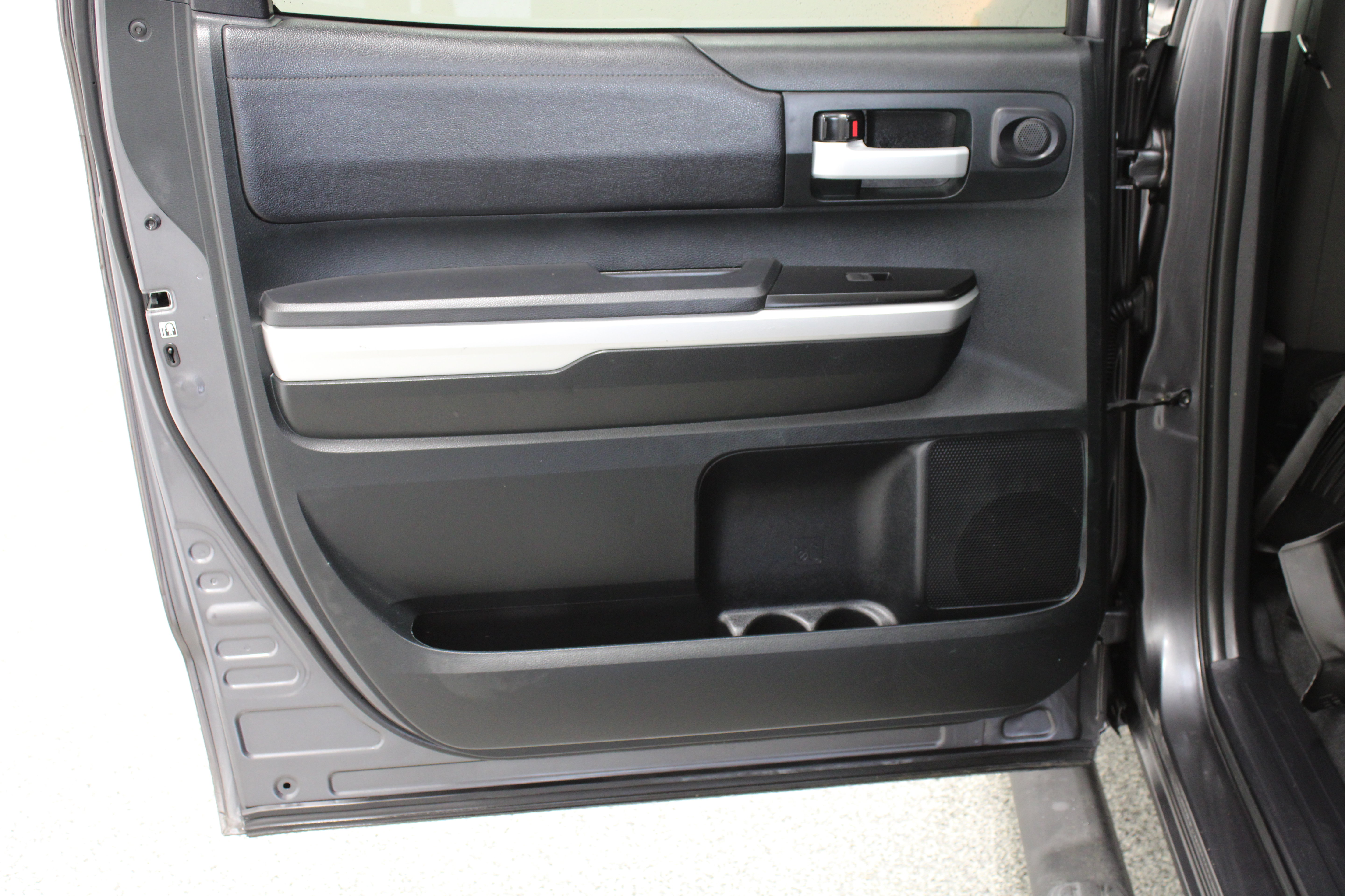 Used 2017 Toyota Tundra SR5 RWD image 24