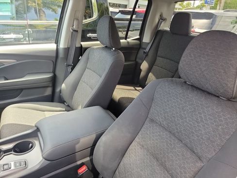 Used 2025 Honda Ridgeline Sport image 9