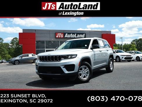 Used 2023 Jeep Grand Cherokee Laredo RWD image 1